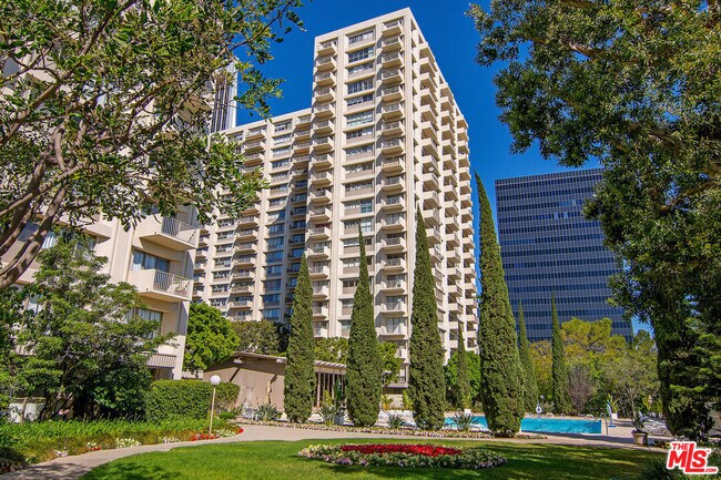 Building Photo - 2170 Century Pk E