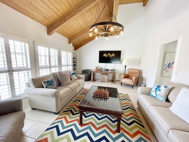 Building Photo - 4025 Ocean Dr