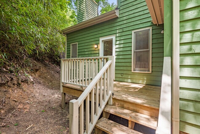 Building Photo - 1502 Hollywood St