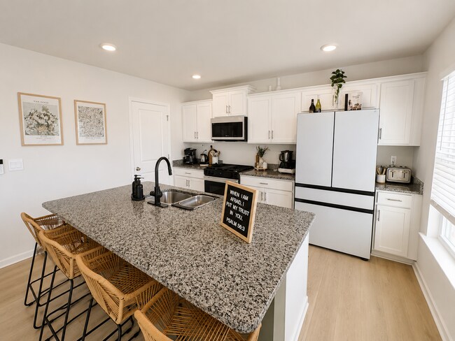 Building Photo - Welcome to 121 Roofcroft Lane – Spacious Living with Modern Style!
