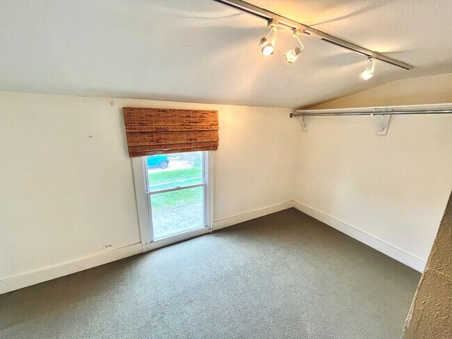 Building Photo - 424/424A, 424B W. Washington Street