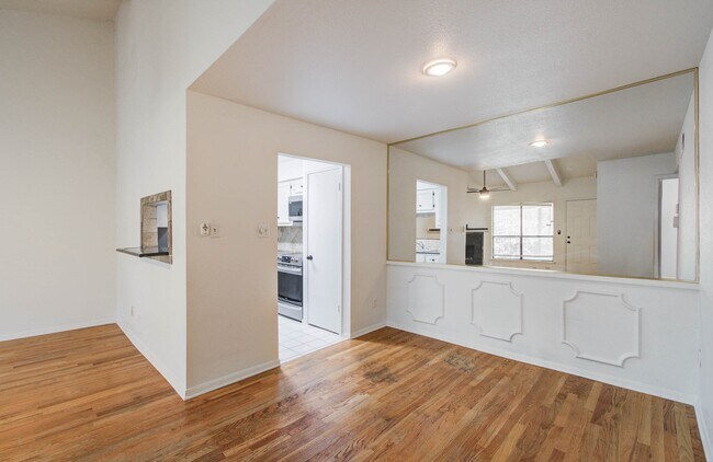 Building Photo - 5711 Sugar Hill Dr