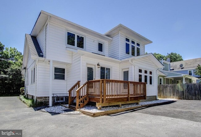 Building Photo - 4415 Bradley Ln