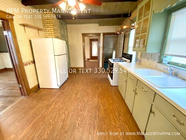 Building Photo - 837 Parkview St NE