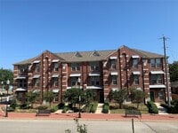 Building Photo - 300 Spruce St