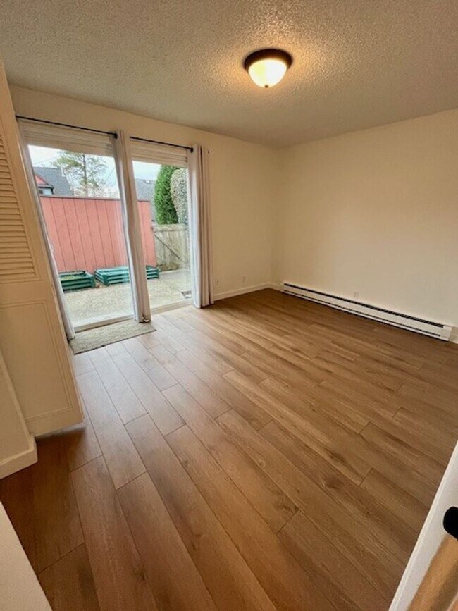 Building Photo - 1325-1327 Grant St