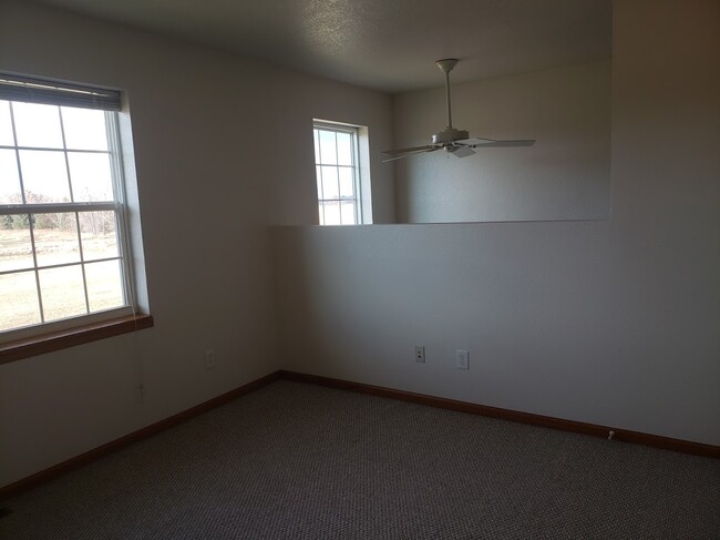 1st bedroom - 610 N Aspen Ct