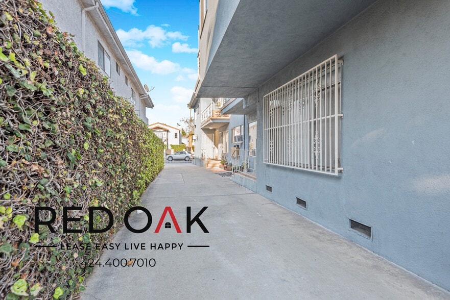 Building Photo - 825 Westbourne Dr