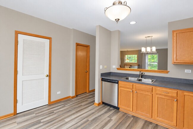Building Photo - 1306 Shamrock Ln