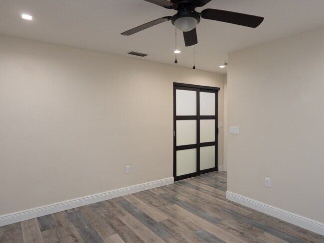 Building Photo - 3525 Riviera Dr