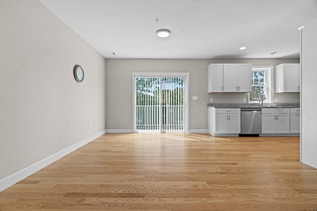 Building Photo - 7 Gorham St