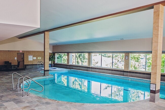 Building Photo - CDA NORTH CONDO - JUST LISTED ONE BEDROOM CONDO!