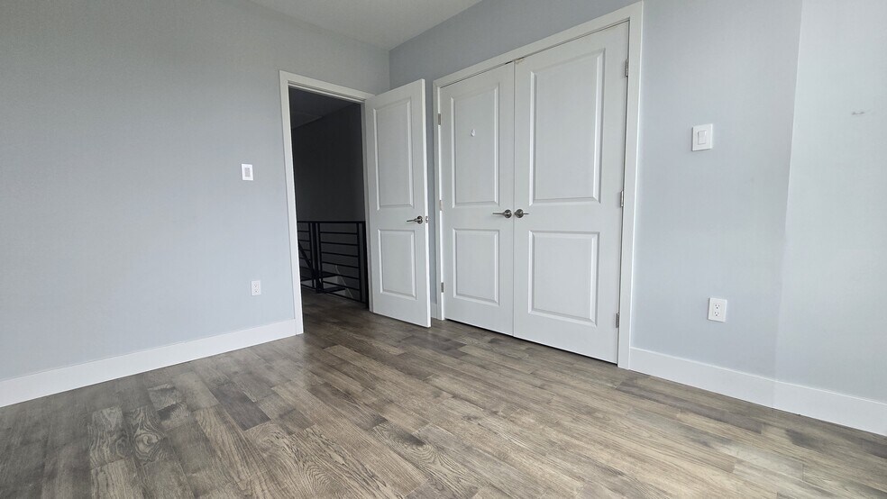Building Photo - 484 Shurs Ln