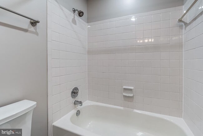 Building Photo - 7490 Laurel Oak Ct