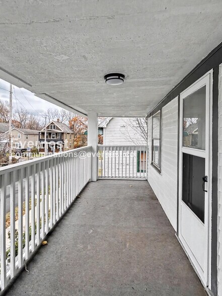 Building Photo - 2932 E 118th St