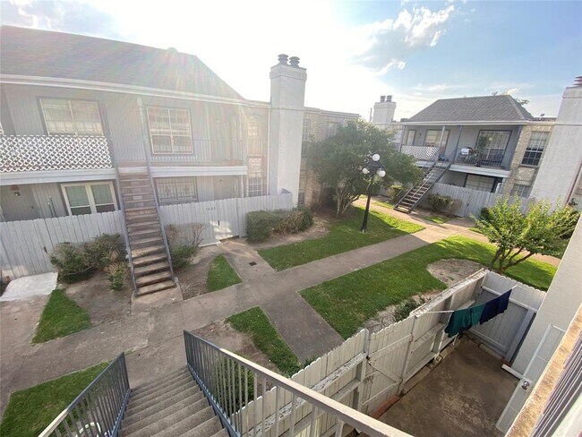 Building Photo - 6606 De Moss Dr
