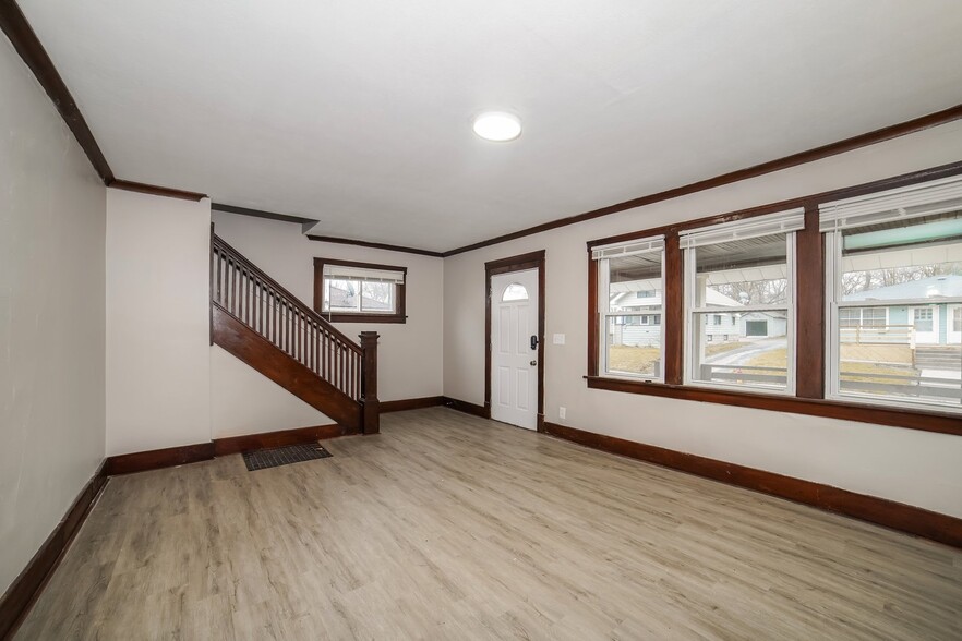 Building Photo - 211 W Richmond Ave