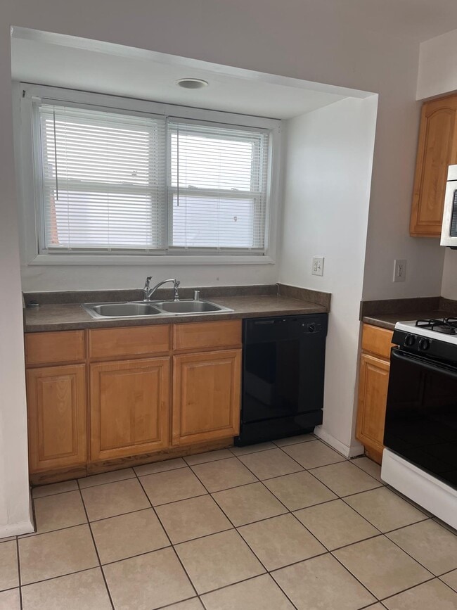Building Photo - 2611 Hallam Ct