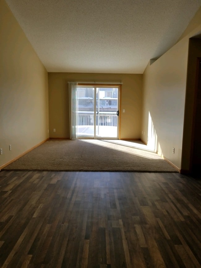 Building Photo - Pine Island Townhomes