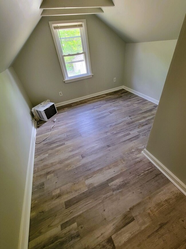 Building Photo - Newly Remodeled 4 bed 1 bath in Pleasant R...