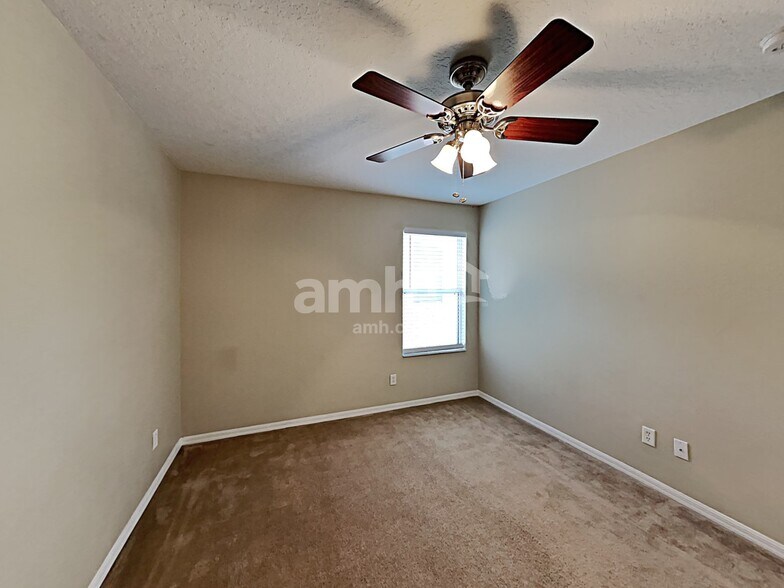 Building Photo - 11114 Golden Silence Dr