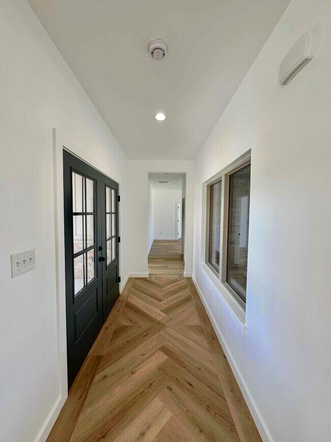 Building Photo - 4912 Jarvis St