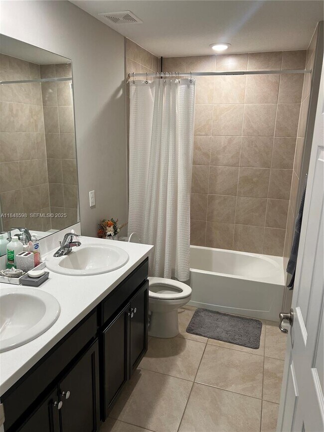 Building Photo - 172 SW Langfield Ave