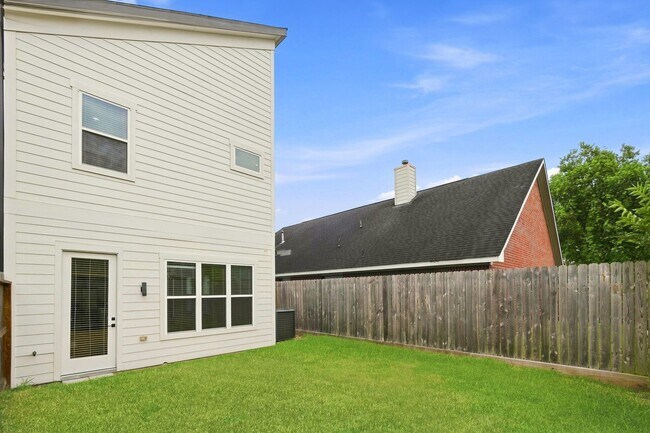 Building Photo - 3542 Amos St