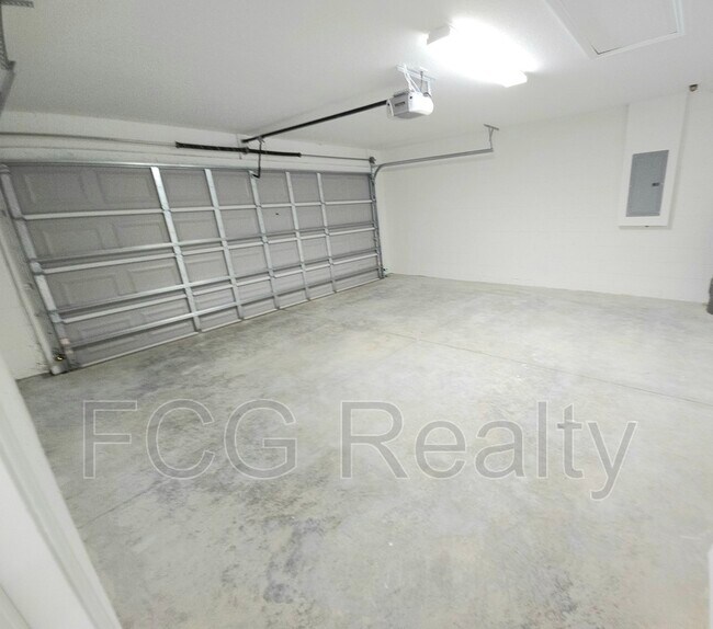 Building Photo - 6312 SW 134th Loop