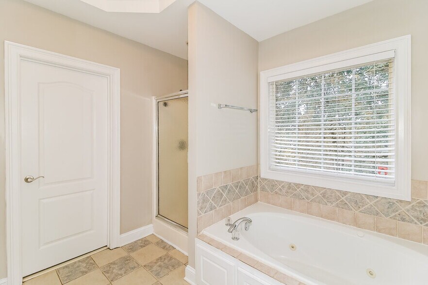 Building Photo - 2040 Millstone Dr SW