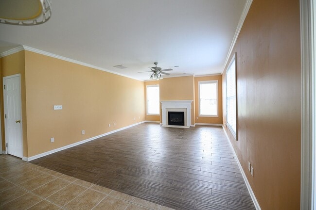 Building Photo - 2000 Lannigan Dr