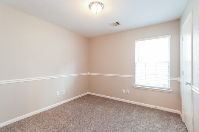 Building Photo - 21610 Forestlight Ct