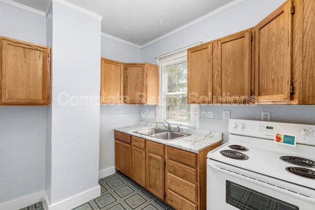 Building Photo - 8896 Alva Ave