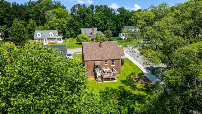 Building Photo - 3 Bedroom || 1.5 Bathroom Single Family Home