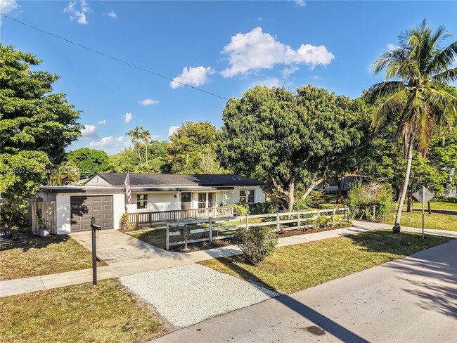 Building Photo - 1701 SW 12th Ave