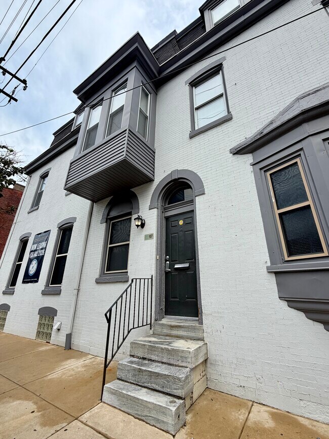 Building Photo - 107 S 41st St