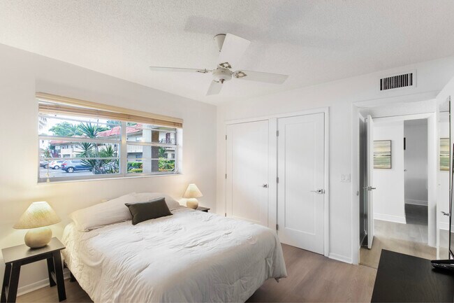 Building Photo - 20 Abbey Ln