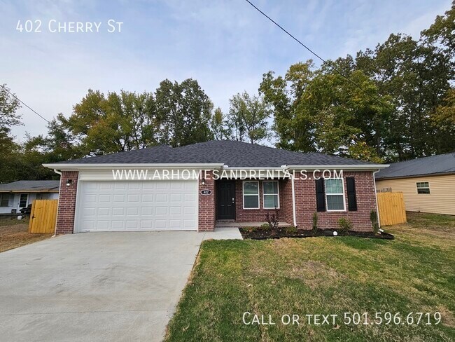 Primary Photo - 402 Cherry St | $1495 | 3 beds, 2 full baths