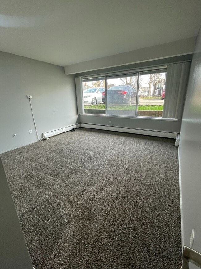 Building Photo - Two Bedroom Apartment Available for Rent!