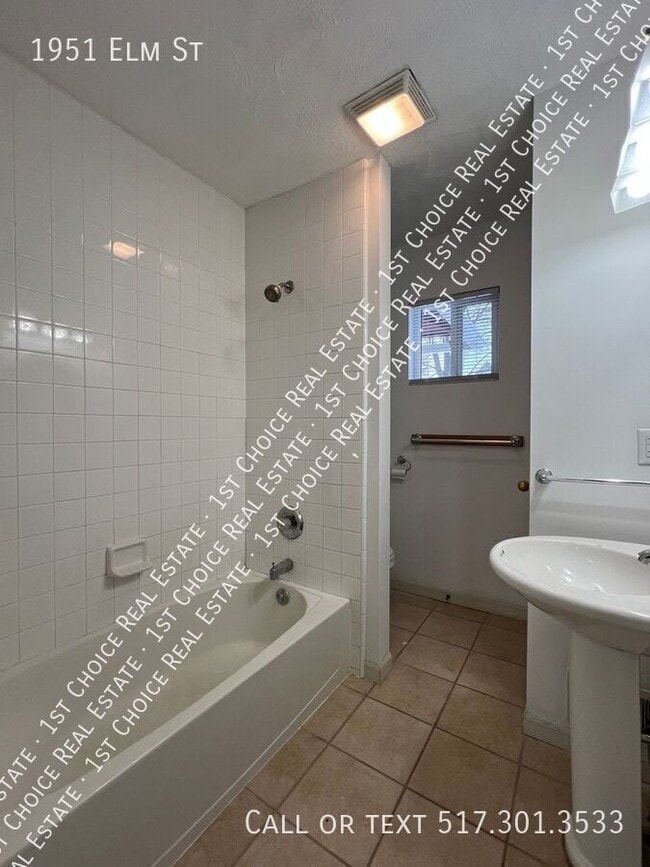 Building Photo - 1951 Elm St