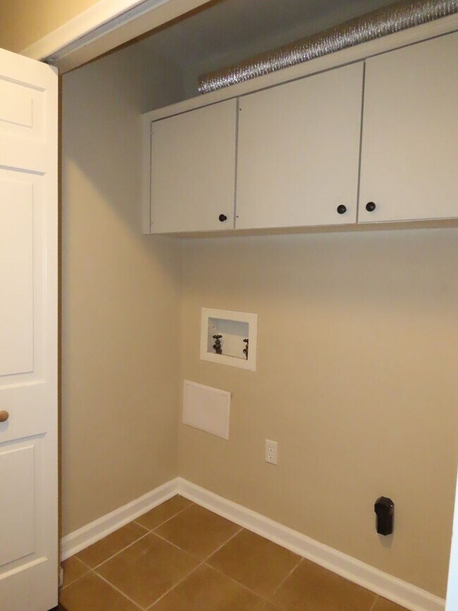 Building Photo - South Tyler! Lovely 3 Bedroom, 2 Bath House w/Garage