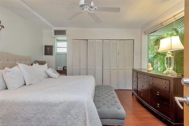 Building Photo - 5845 SW 88th St