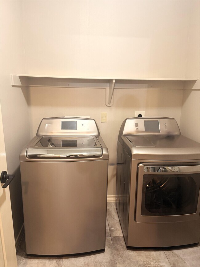 Building Photo - 616 Waxwing Cedar Drive