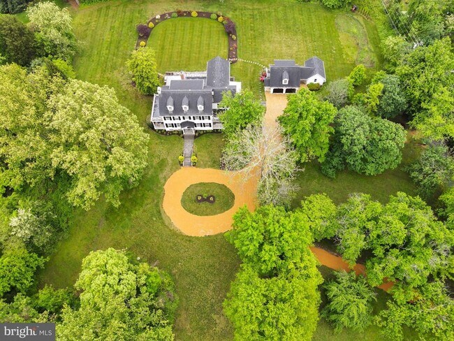 Building Photo - 1031 Pine Hill Rd