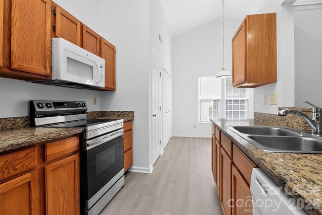 Building Photo - 3411 Pondridge Ct