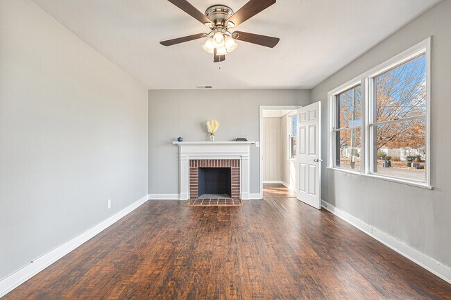 Building Photo - 701 9th Ave S