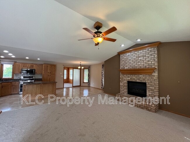 Building Photo - 918 SE Judy Dr