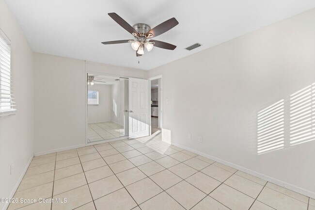 Building Photo - 420 S Tropical Trail