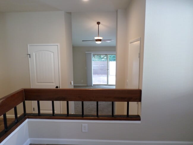 Building Photo - 806 Cardamom Ct