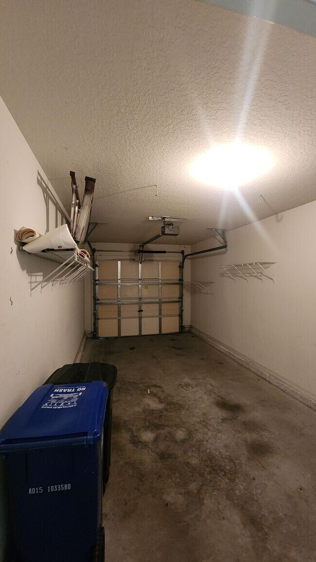 Building Photo - Great 2 Bedroom 1.5 Bath Townhome in Tuscany Village East of SR 16